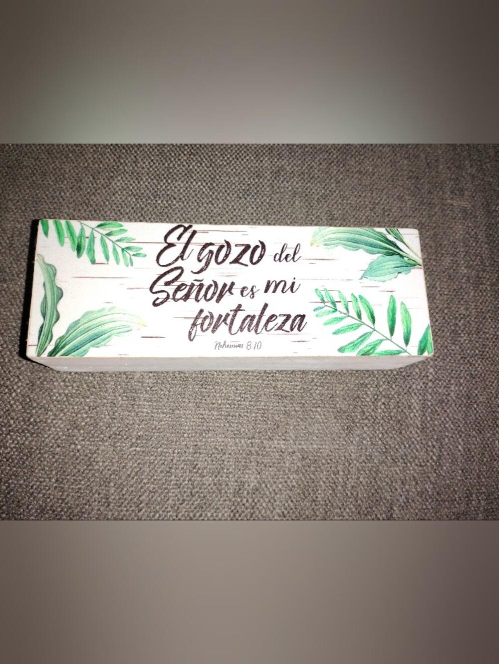 Wooden Spanish Scripture Sign - Green Leaf Design
